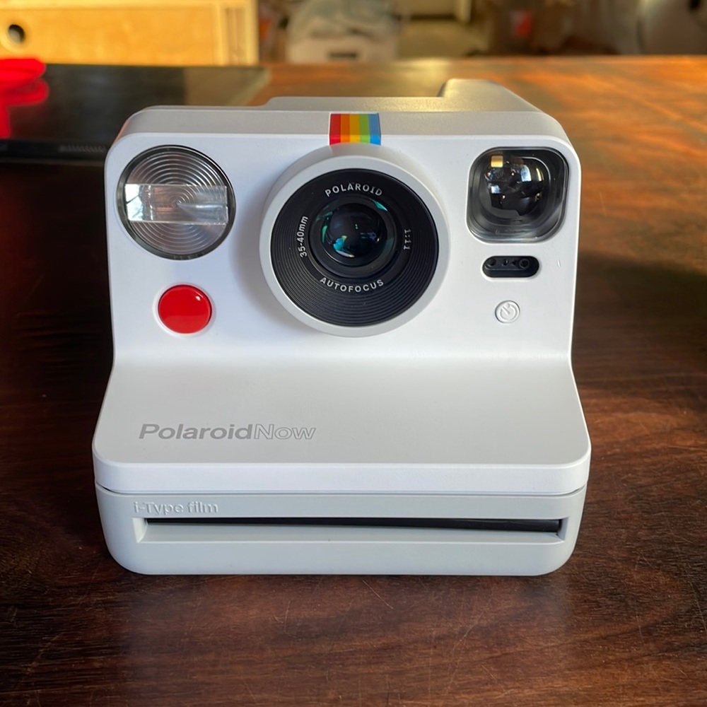 Polaroid Now i-type instant camera (white)